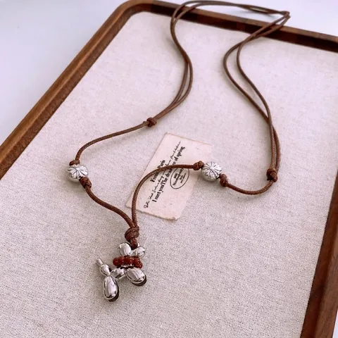 Collier Pendentif Chiot Artistique Avec Corde De Cire Alliage Métal Chien Sculptural Perle Charme Longue Chaîne Pull Femmes