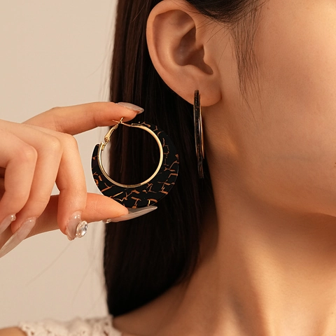 Vintage Geometric C-Shape Hoop Earrings With Resin Tortoiseshell Pattern And Silver Earring Post For Women Fashion Jewelry