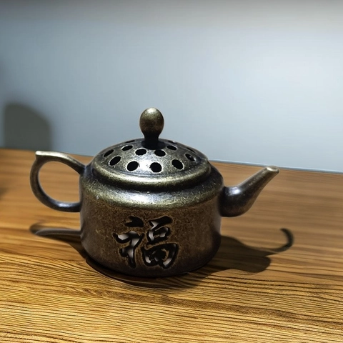 Vintage Alloy Teapot Incense Burner Mini Portable Hollow Carved Fu Character Censer Home Tea Room Zen Decor Antique Bronze