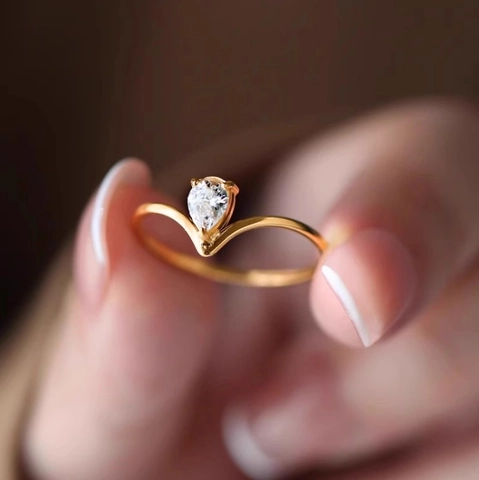 Anello In Zircone A Forma Di V Acciaio Al Titanio Placcato Oro 18K Chevron Taglio A Pera Anello Sottile Gioielli Per Donna