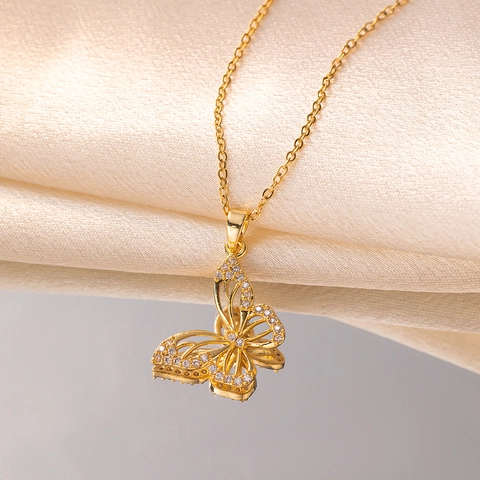 Luxury Hollow Butterfly Pendant Necklace Titanium Steel Copper Gold Plated Rhinestone Inlaid Fashion Jewelry Women Gift