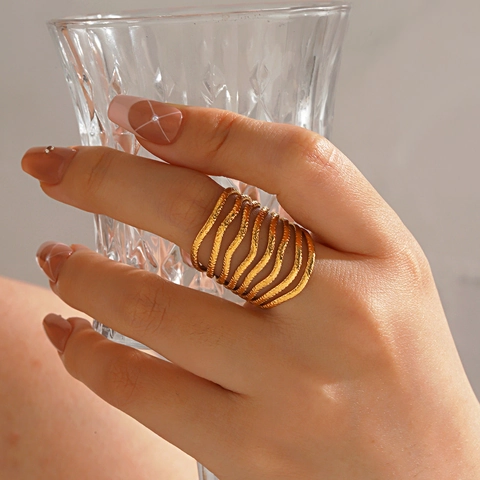 Edelstahl Ringe 18K Vergoldet Mehrlagig Wellenlinie Hammerschlag Textur Breites Band Offen Verstellbar Retro Für Damen