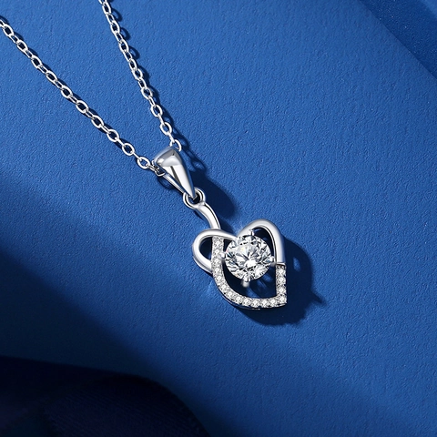Elegante Collana con Ciondolo a Cuore in Argento Sterling 925 con Pietra Moissanite Zirconia Catena Clavicola Gioielli Donna