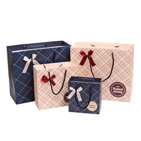 Plaid Pattern Gift Bags White Cardboard With Satin Ribbon Bow Handheld Packing Bags For Clothes Candy Party Favor