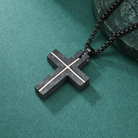 Collier Pendentif Croix Pour Hommes Acier Inoxydable Texture Fibre De Carbone Incrustation Noir Mat Bijou Religieux