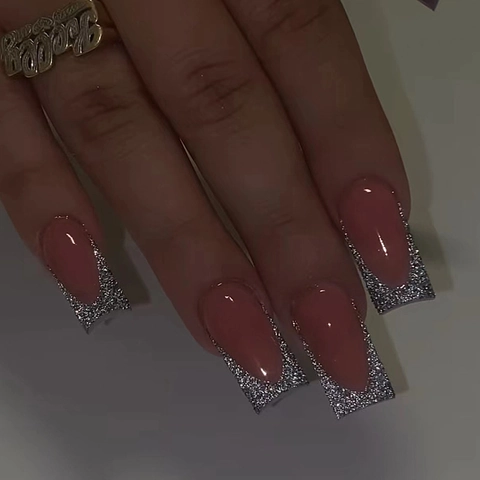 Französische Press On Nails Nude Pink Mit Silbernem Glitzer Mittellange Eckige Künstliche Nägel Elegant Für Frauen