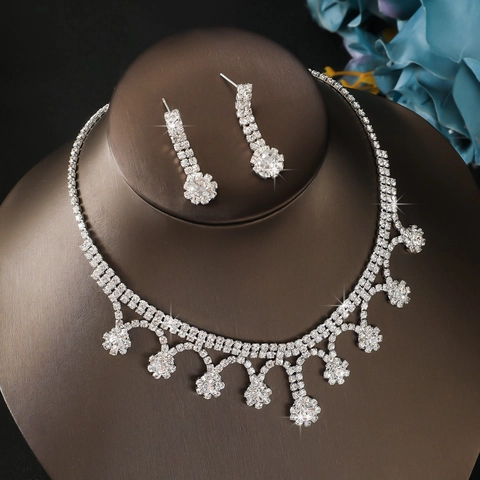 Luxe Legering Strass Sieradenset Elegant Zilver Franje Tassel Ketting Oorbellen Set Voor Vrouwen Bruiloft Sieraden