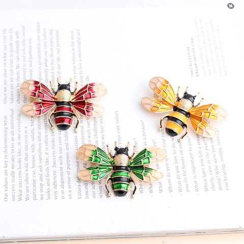 Cute Bee Brooch Alloy Enamel Drip Oil Insect Animal Gold Plated Pin Badge Jewelry For Women Girls Decorative Gift