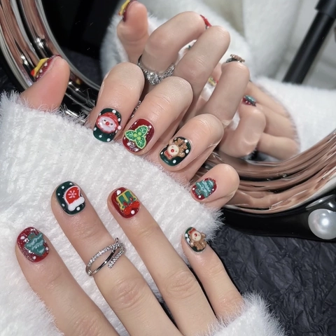 Uñas Postizas Hechas a Mano Navidad Relieve 3D Cortas Reutilizables Papá Noel Reno Copo de Nieve Nail Art Navideño para Mujer
