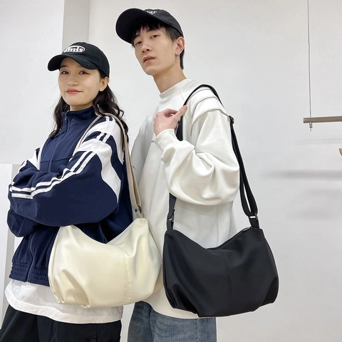 Borsa A Spalla Pieghettata Minimalista Tessuto Mezzaluna Borsa A Tracolla Versatile Casual Grande Capacità Per Donne