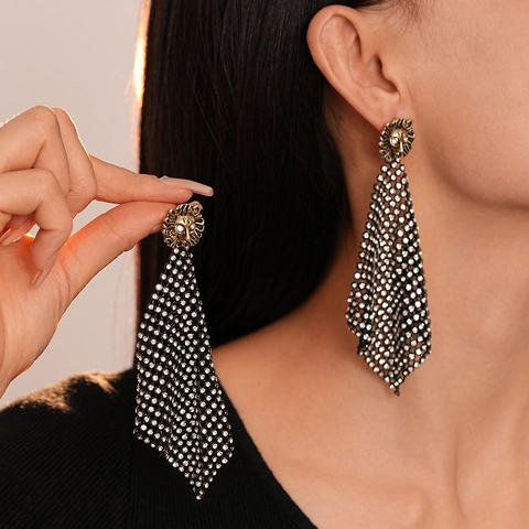 Boucles D'Oreilles Pendantes Tête De Lion Vintage Avec Pompon En Maille De Strass Et Tige En Argent Pour Femme Style Exagéré