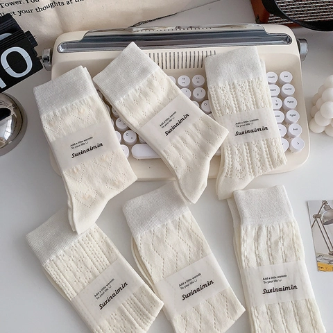 Damen Crew Socken Baumwolle Mesh Durchbrochen Atmungsaktiv Dünn Japanischer Stil Creme Herzmuster Modische Strumpfwaren
