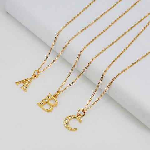 Collana Con Ciondolo Alfabeto In Acciaio Inossidabile 304 Placcato Oro 18K Micro Zircone Intarsiato Lettera Iniziale Moda