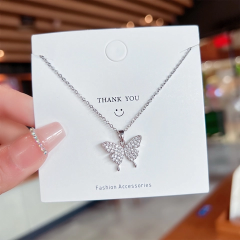 Elegante Glanzende Vlinder Hanger Halsketting Titaniumstaal Lichte Luxe Strass Sleutelbeenketting Voor Vrouwen Mode Sieraden