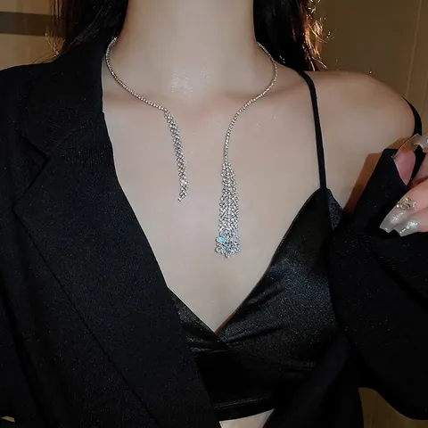 Asymmetrische Quasten Choker Halskette Legierung Mit Zirkonia Strass Y-Form Elegante Schlüsselbein Kette Schmuck Damen