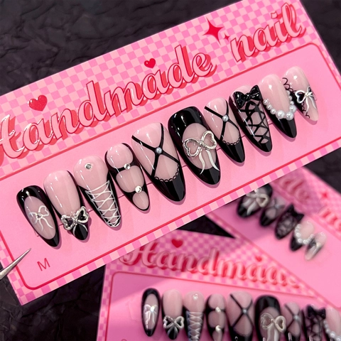 Unghie Finte Press On Nails Fatte A Mano Nero Rosa French Mandorla Con Fiocco 3D Perla Artificial Strass Stile Gotico