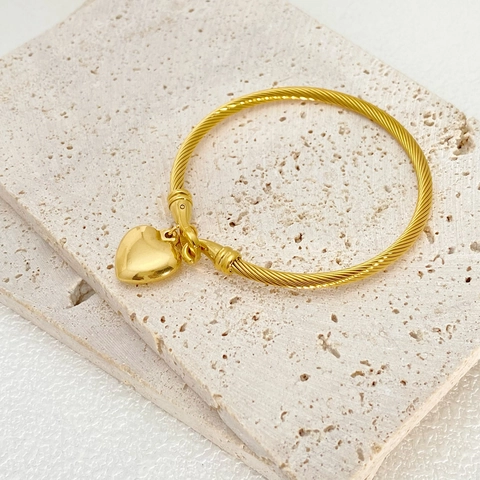 Herz Anhänger Gedrehter Kabel Armreif Titan Stahl Hufeisen Schnalle Gold Überzogen Eleganter Armschmuck Damen