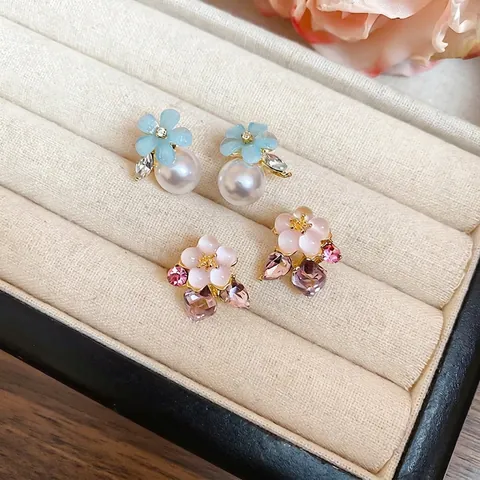 Sweet Flower Artificial Pearl Stud Earrings With Resin Petals Rhinestones And Silver Earring Post Fresh Jewelry For Women