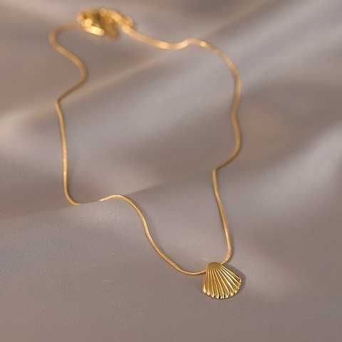 Collar Con Colgante De Concha De Acero Inoxidable Bañado En Oro Cadena De Serpiente Minimalista Elegante Para Mujer