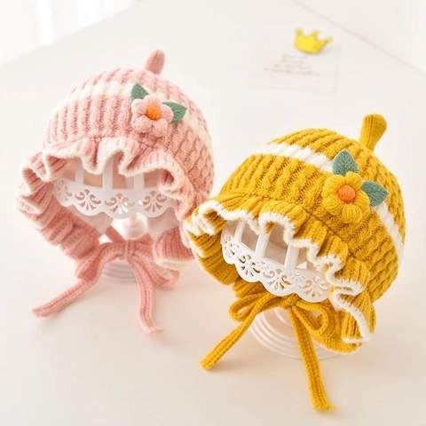 Cute Baby Girl Knit Hat Autumn Winter Warm Infant Bonnet With Floral Decoration Soft Lining Windproof Earflap Straps Acrylic Cap