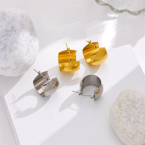 Orecchini a Cerchio a Forma di C in Acciaio al Titanio Minimalisti per Donna Gioielli in Metallo Geometrico Lucido