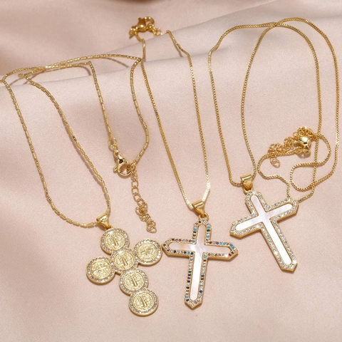 Collar Con Colgante De Cruz Cobre Chapado En Oro Con Circonitas De Colores Y Concha De Nácar Joyas Religiosas