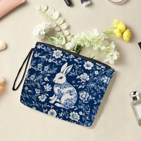 Borsa Per Trucco In Lino Fine Stile Porcellana Blu E Bianca Con Stampa Coniglio E Fiori Con Cerniera E Cinturino