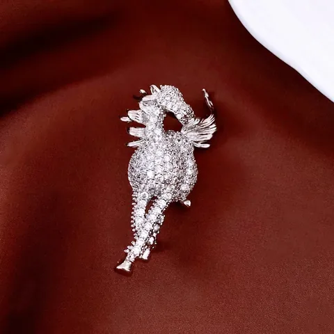 Spilla Cavallo Rame Placcato Oro 14K Zircone Vintage Spilla Pegaso Gioielli Per Abito Vestito Donna Accessorio Di Lusso