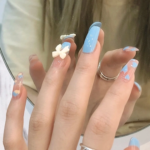 Kunstnagels Lichtblauw Hart Wolk Patronen Witte 3D Strik Decor Lange Doodskistvorm Zoet Fris DIY Manicure Voor Vrouwen