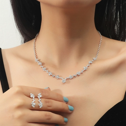 Elegante Set Di Gioielli In Lega Argento Con Strass Per Donna Collana A Forma Di V E Orecchini A Goccia Sposa Matrimonio