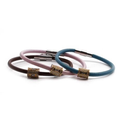Mode Lederarmband Mit Kupfer Zirkonia Zylinder Anhänger Und Edelstahl Magnetverschluss Schmuck Accessoire