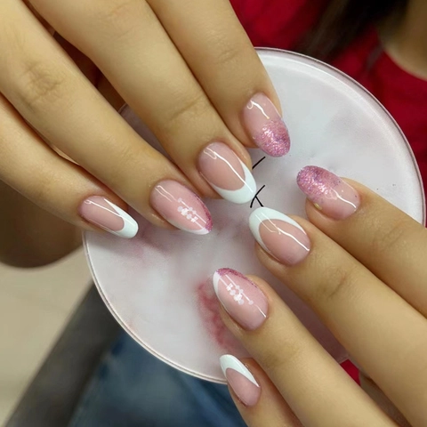 Faux Ongles Press On French Tip Forme Amande Dégradé Rose Paillettes Élégant Simple Blanc Pointes D'Ongles Artificielles Pour Femmes