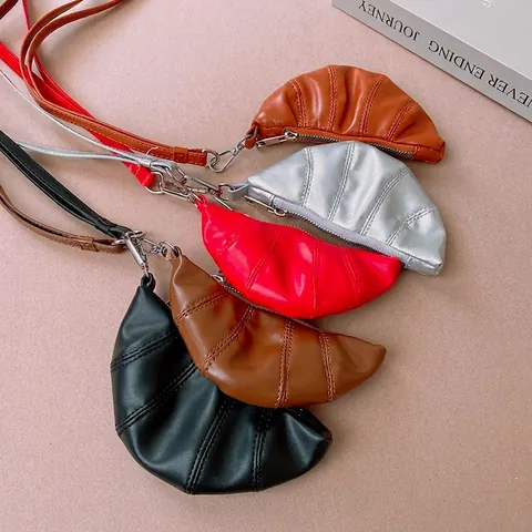 Croissant Bag Shaped Pendant Necklace Faux Leather Pleated Aesthetic Alloy Long Chain Retro Jewelry Gift For Women
