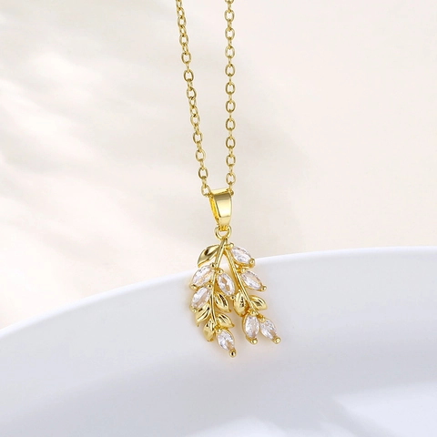 Collana Pendente Foglia Acciaio Inossidabile Zircone Intarsiato Placcato Oro 18K Gioielli Moda Elegante Donna