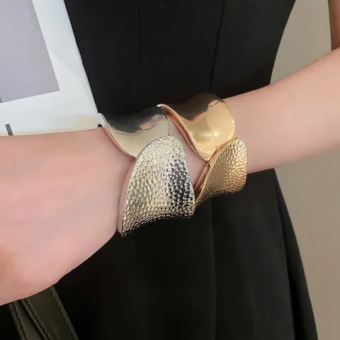Wide Alloy Cuff Bangle For Women Irregular Hammered And Smooth Mirror Surface Statement Metal Hinged Bracelet Fashion Jewelry