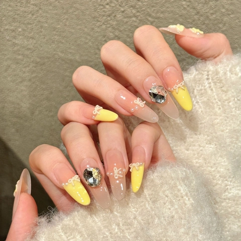 Uñas Postizas Hechas A Mano Degradado Amarillo Forma Almendra Larga Con Lazo 3D Diamantes De Imitación Perlas Artificiales Estilo Dulce