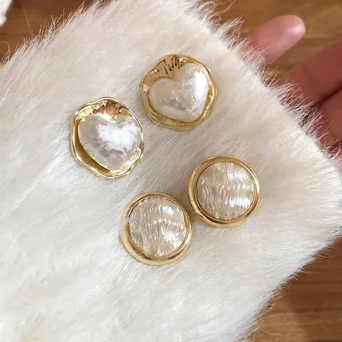 French Retro Heart Round Stud Earrings For Women With Gold Plated Alloy Inlaid Artificial Pearl Silver Earring Post