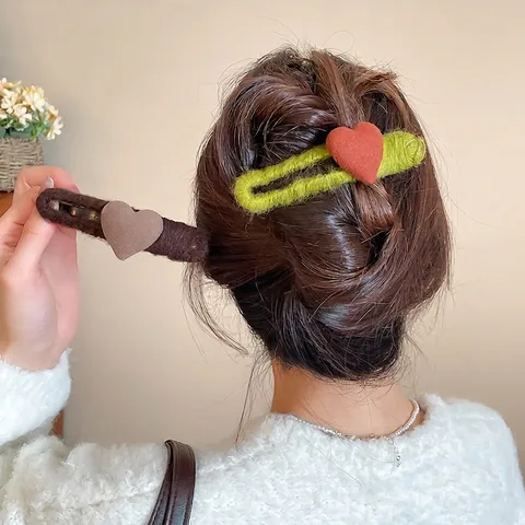 Elegante Hart Haarclip Voor Dames Winter Pluche Wol Gebreide Eendenbek Clip Retro Flocking Haarspeld Koreaanse Stijl Mode Accessoire
