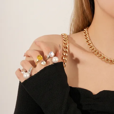 Verstellbarer Offener Ring Mit Künstliche Perle Und Quadratischem Glaskristall Kupfer Französischer Luxusstil Damenschmuck