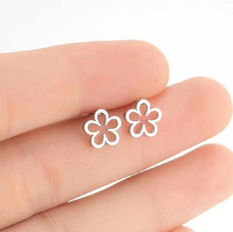 Hollow Flower Stud Earrings Stainless Steel Vintage Floral Ear Jewelry For Women Daily Fashion