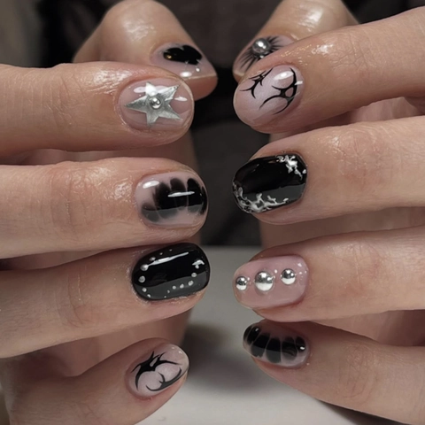 Faux Ongles À Presser Cœur Noir Style Gothique Y2K Rose Et Noir Brillants Avec Étoiles Argentées Pour Femmes