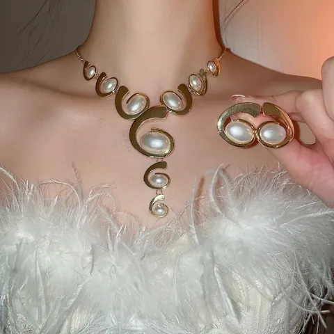 Vintage Luxury Alloy Jewelry Faux Artificial Pearl Acrylic Geometric Spiral Pendant Necklace And Earrings For Women