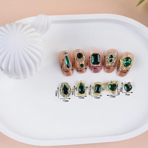 Luxury Nail Art Charms Alloy Metal Gemstone Rhinestone Heart Teardrop Shapes Vintage Elegant Jewelry Decorations For Manicure
