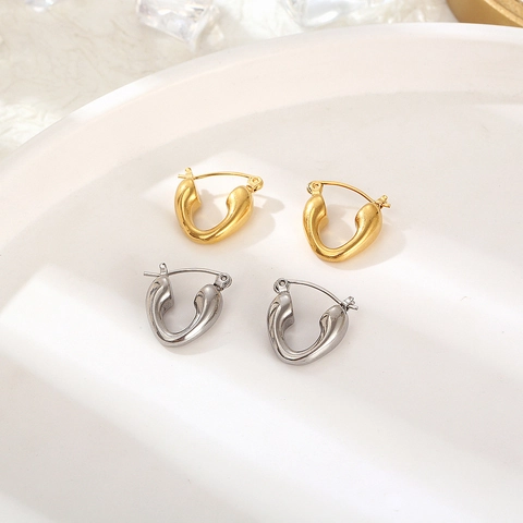 French Vintage Titanium Steel Heart Hoop Earrings For Women Luxury Metallic U Shape High End Daily Fashion Jewelry