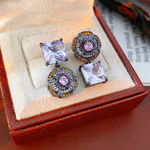 Vintage Hof Stil Asymmetrische Blumenohrringe Mit Silver Earring Post Quadratischer Zirkonia Luxusschmuck Für Damen