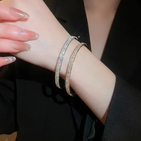Luxury Copper Pave Rhinestone Bangle Bracelet Elegant Fashion Circular Wrist Accessory For Women Shiny Cubic Zirconia