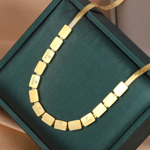Collier Pendentif Carré Or Acier Inoxydable Gravé Love Chaîne Serpent Bijoux Minimalistes Pour Femmes