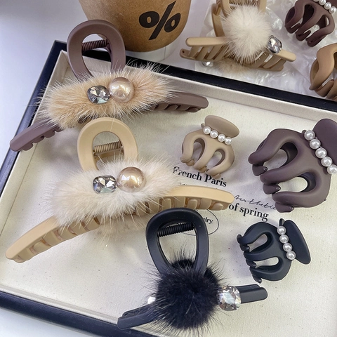 Plush Hair Claw Clip With Rhinestone And Faux Artificial Pearl Large Fuzzy Shark Clip For Women Autumn Winter Elegant Hair Accessory