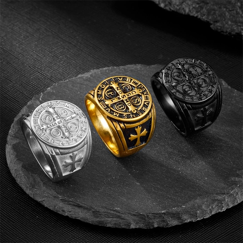 Anello con Croce Medaglia di San Benedetto per Uomo Acciaio Inossidabile Retro Punk Gioielli Religiosi Anello a Rilievo Nero Oro