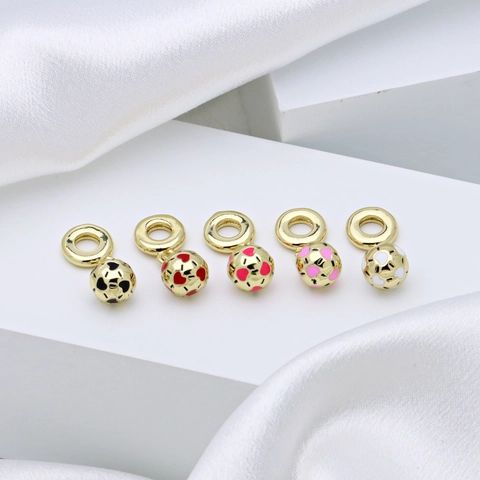 Runder Anhänger Charm Kupfer 18 Karat Vergoldet Emaille Fußball Herz Form Stilvolle Schmuck Accessoires Für Frauen